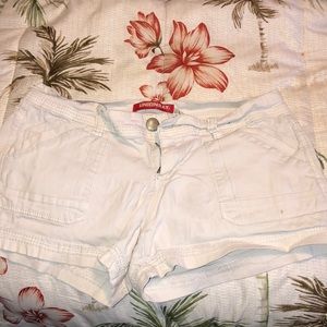 cute white boat shorts!